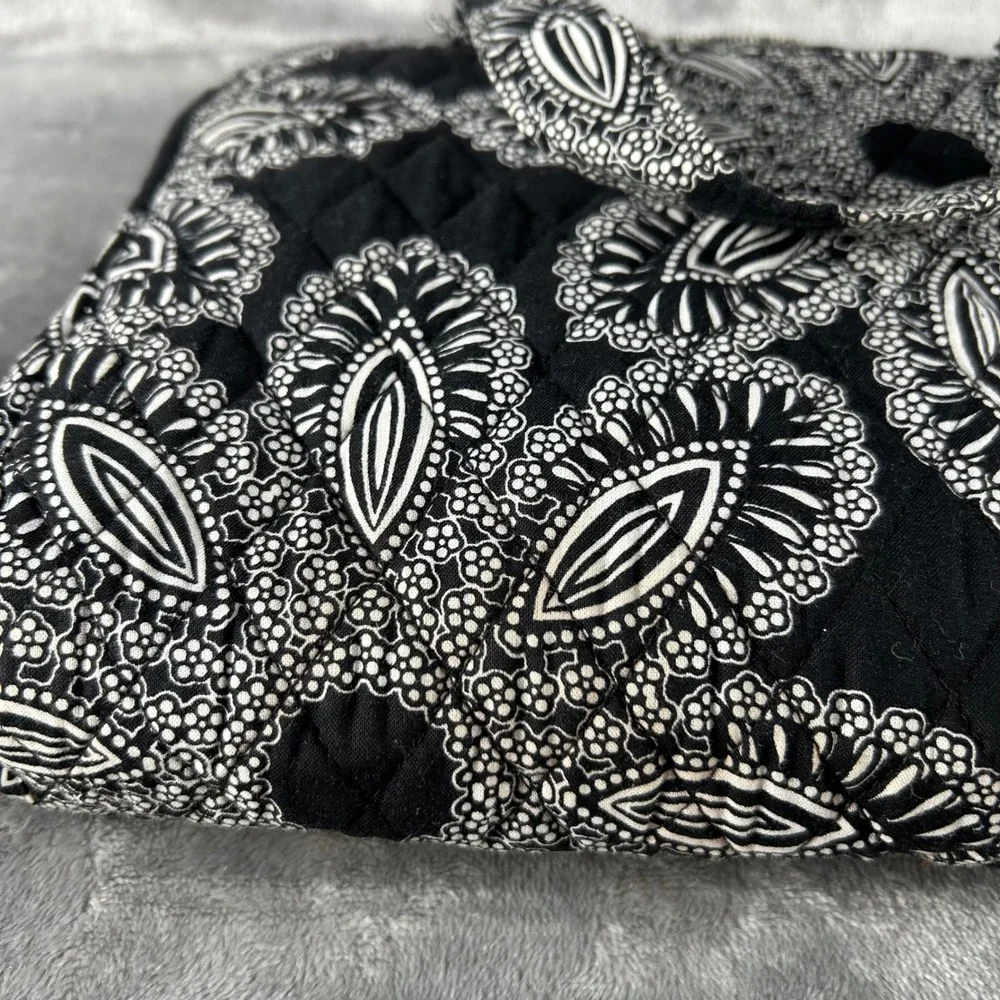 Vera Bradley Hanging Toiletry Travel Bag Black White Medallion Quilted Organizer